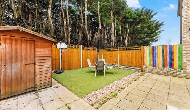 *Free Parking* Sleeps 8 *Barnet* North London* With Large Garden