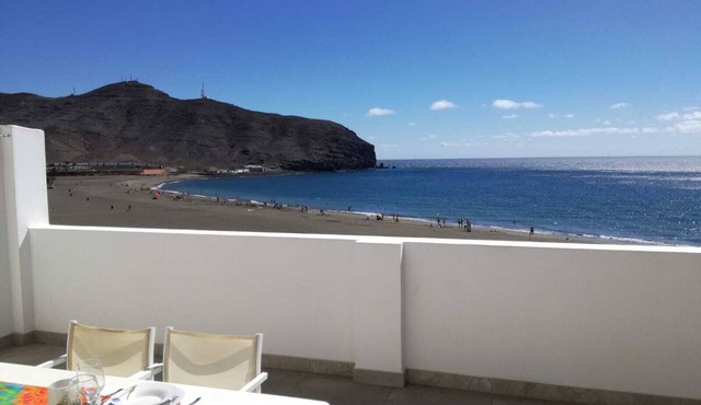 Front line beach penthouse with spectacular views