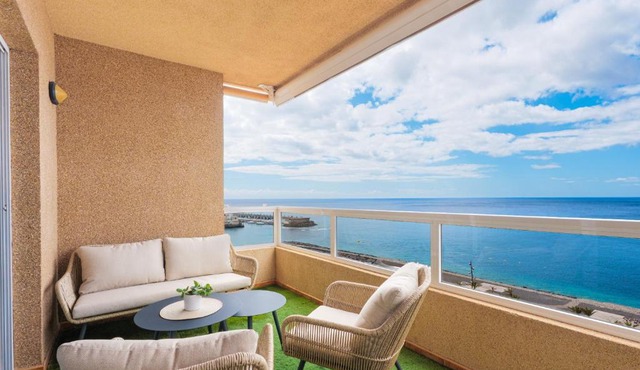 Frontline Beach Apt with Terrace