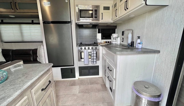 Fully loaded camper on stunning 1500 meter private lot. Great location!