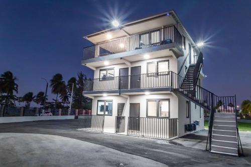 Fully Renovated Beachfront Family Building 2 6 Beds 4 Baths Ocean Views & Terrace