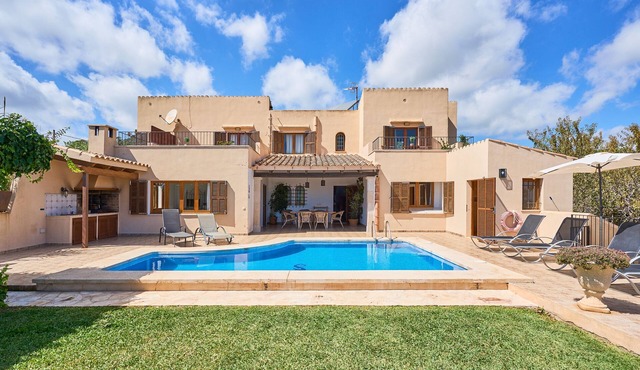 Garrovers de Shorta, holiday home with Pool, Large Garden, and Countryside Views