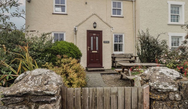 GARTH COTTAGE, pet friendly, character holiday cottage in St Davids