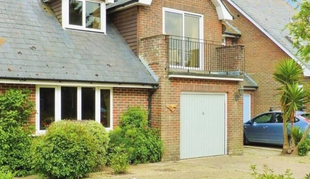 Gate House - a house that sleeps 6 guests in 3 bedrooms