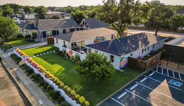 Gather your group! ~ 4 Pet friendly homes + hot tub & fire pits ~ Sleeps 20
