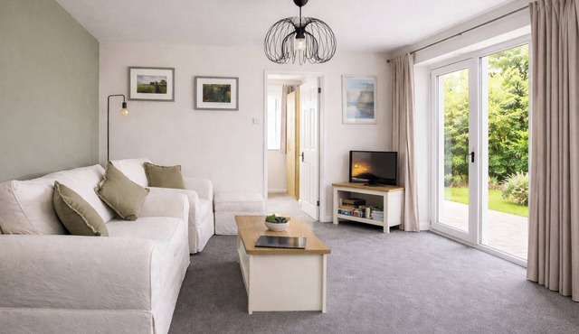 GF Coastal retreat nr Southampton port & city. Close to New Forest & attractions