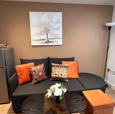 Glastonbury Sacred , Split-Level 1 bedroom, 2 single bed