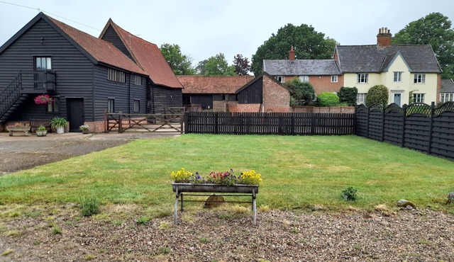 Gorgeous 2 bedroom Barn, Pet friendly, close to Halesworth