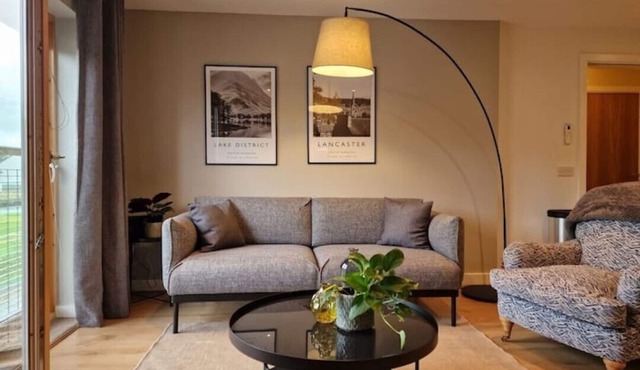 Halton Hideaway - Easy access to village life
