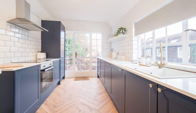 Hamlet's Nest - a cosy central apartment - sleeps 4