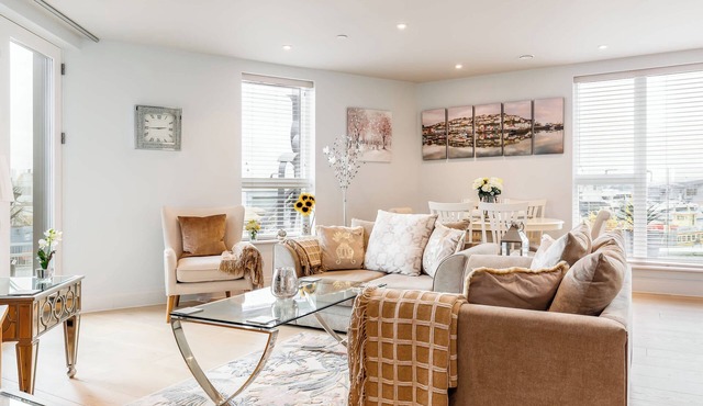 Harbour Edge - With Front-Line Harbour Views