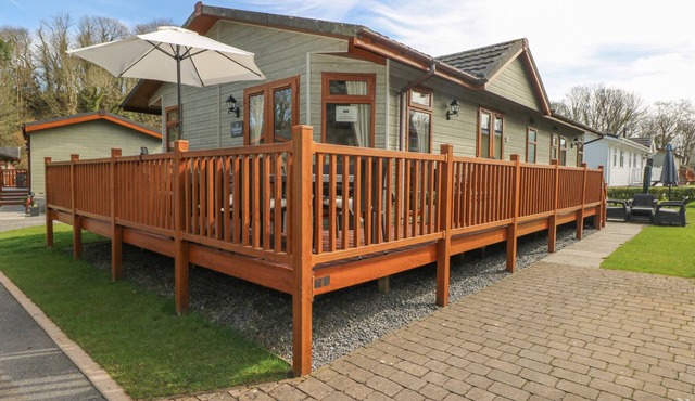 HEDDWCH, pet friendly, luxury holiday cottage in Wisemans Bridge