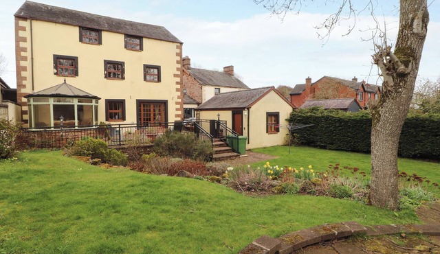 HIGH MILL HOUSE, pet friendly, luxury holiday cottage in Penrith
