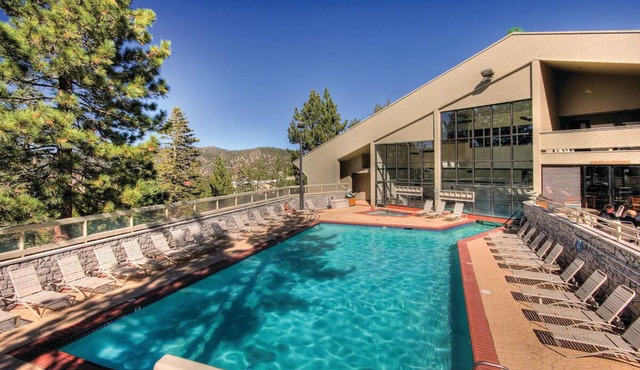 Highland Escape: 4 Villas, Full Kitchen, Pools, Game Room & Sports Courts