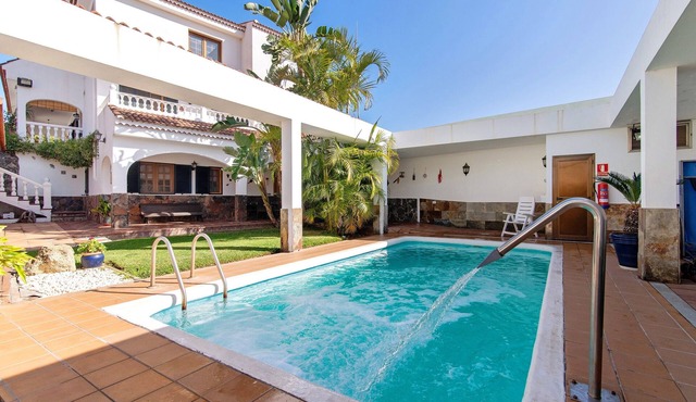 Holiday Apartment 'Bonita Casa Para El Relax' with Mountain Views, Pool and Wi-Fi