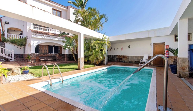 Holiday Apartment 'Bonita Casa Para El Relax' with Mountain Views, Pool and Wi-Fi