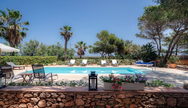 Holiday Home 'Can Tamarix' with Private Pool, Wi-Fi and Air Conditioning