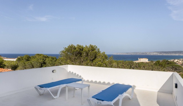 Holiday Home 'Casa Del Sol' with Sea View, Private Terrace and Wi-Fi