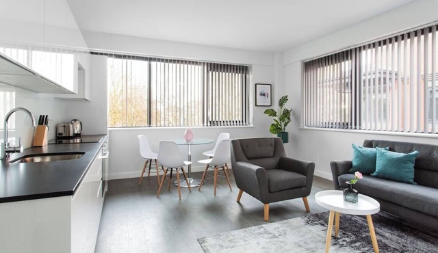 Home-Away-from-Home Experience | 10 min walk Downtown | Comfort Business Trip