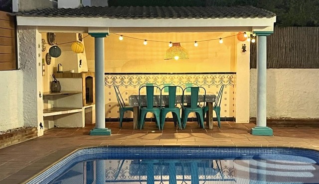 House with private pool and wi. fi