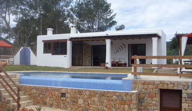 Ibizan house with private pool and sea views.(ETV/0893-E)