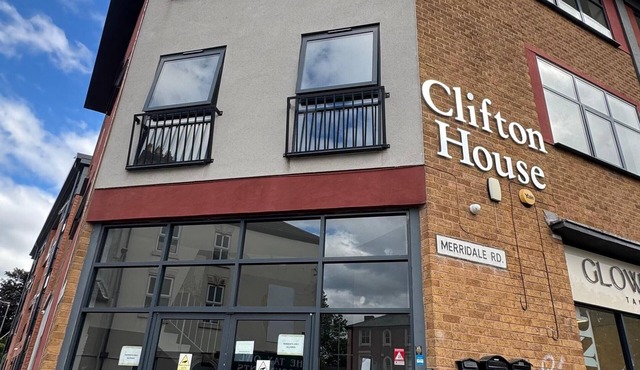 Ideal stay for contractors in Wolverhampton. Free parking! Close to city centre!