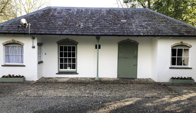 Idyllic Location, Stunning Views, Relax & Refresh in Peace & Comfort