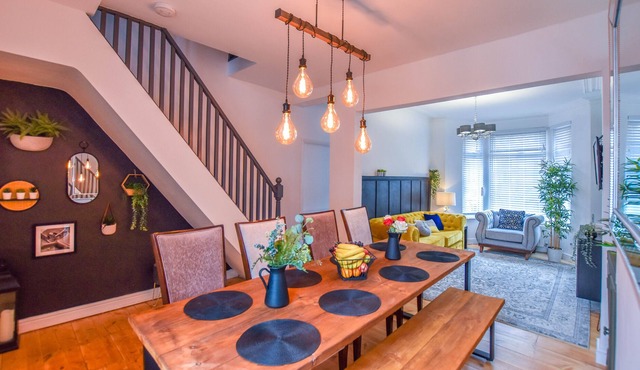 Impeccable 4-Bed Home Close to City Centre