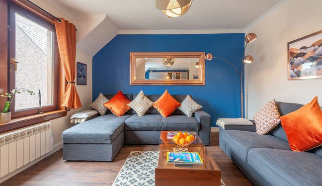 Inverness City Centre: Enhanced Clean, Luxury 3 Bedroom, 2 Bath, Private Parking