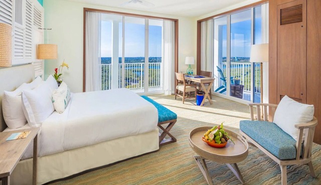 Inviting Beachfront Room with Outdoor Pool and Near ArtsPark at Young Circle