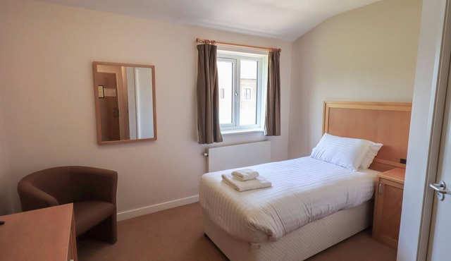 JUBILEE GROUND-FLOOR SINGLE BEDROOM, with a garden in Penrith