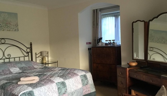Kingsize bed with ensuite Shower room