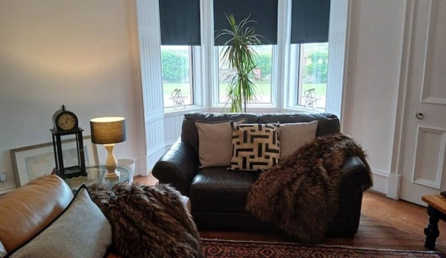 Kintyre Double Suite, Lounge, bedroom, ensuite bathroom, sleeps 2 (Double)