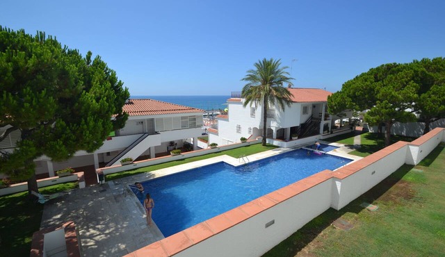 La Bufera - Sleeps 6, three bedrooms , 2 bathrooms , balcony, comunal Pool.