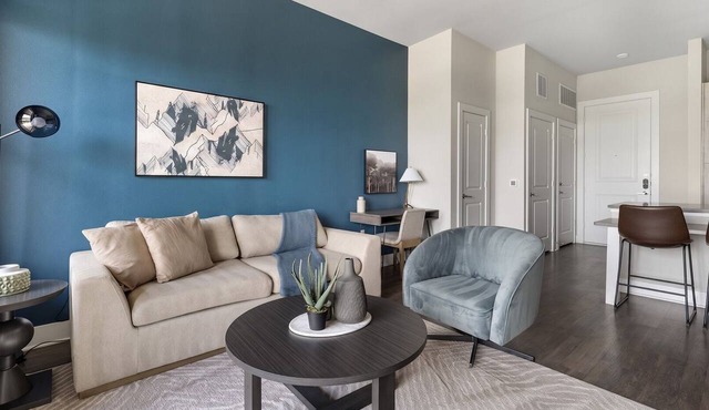 Landing | Beautiful 1BD, Courtyard, Pool