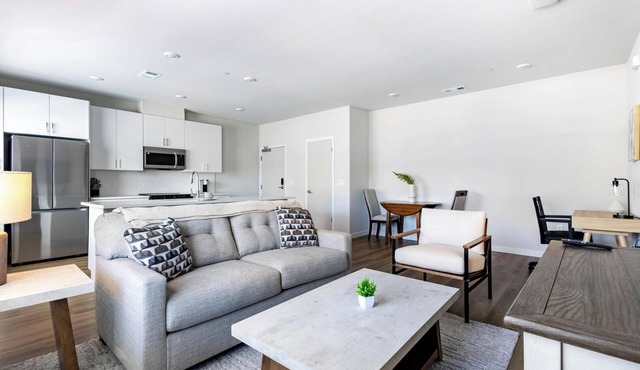 Landing | Stylish 1BD, Courtyard, Clubhouse