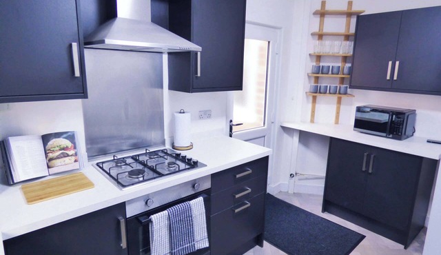 Large 4 Bed | Parking | Great Location