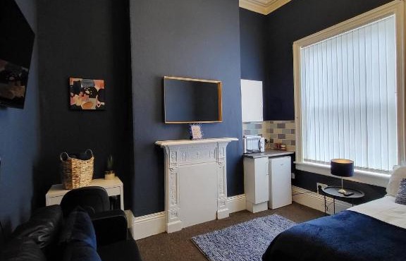 Large Digbeth Double Room Shared Bathroom