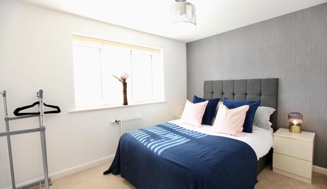 Large Stylish Cambridge House (4BR/Free Parking)