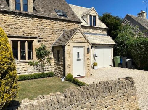 Large Stylish Luxury Cotswold Cottage - ideal for families, w/EV charging