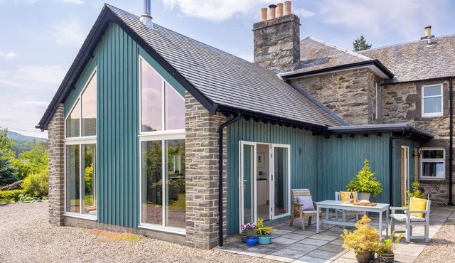 Little Pitnacree - sleeps 2 guests in 1 bedroom