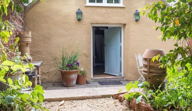 Loft Apartment nr Bath & Bristol with hot tub