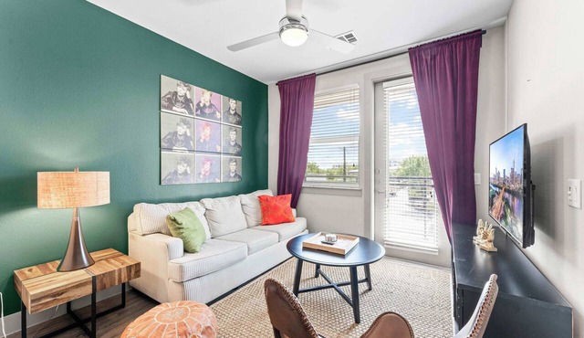 Luxe 1BR luxe suite close to Downtown w/fast WiFi