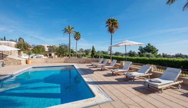 Luxurious Villa "Can Mariano" with Pool, Large Garden, Air Conditioning and Wi-Fi