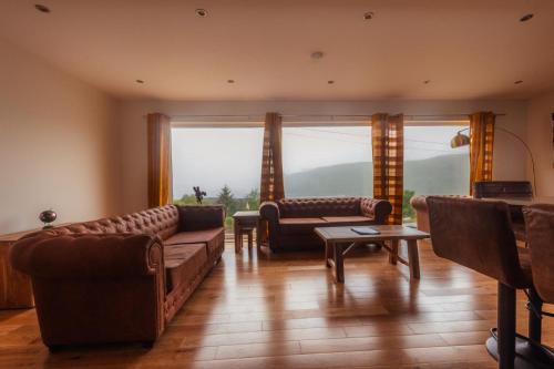 Luxurious 3 bdrm cottage by fairy pools 4