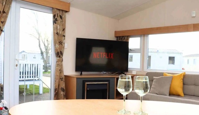 Luxurious 6 Sleeper Caravan Trecco Bay Essentials Included