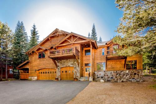 Luxury Cabin with a Private Hot Tub in Tahoe Donner, California
