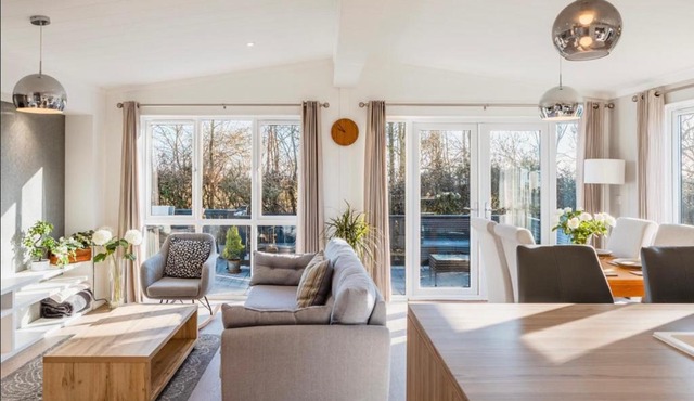 Luxury lodge - St Helens