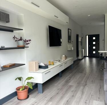 Luxury modern apartment with free private parking