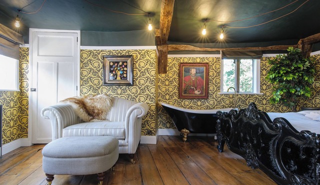 Luxury Rock & Roll Suite in Manor House